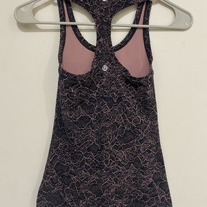 Lululemon size 2 Nulu fabric tank!